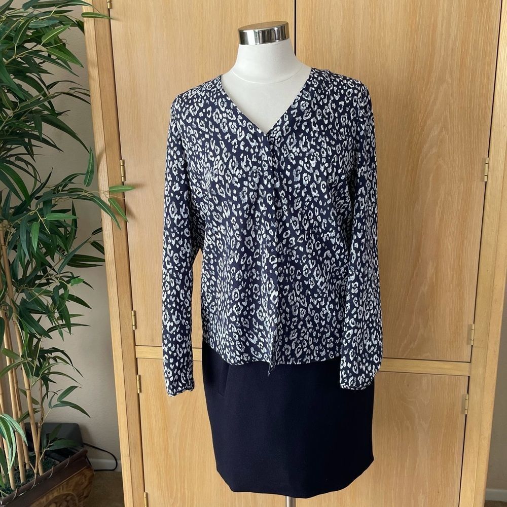 Banana Republic V neck button down long sleeve top blouse womens medium - Picture 4 of 11